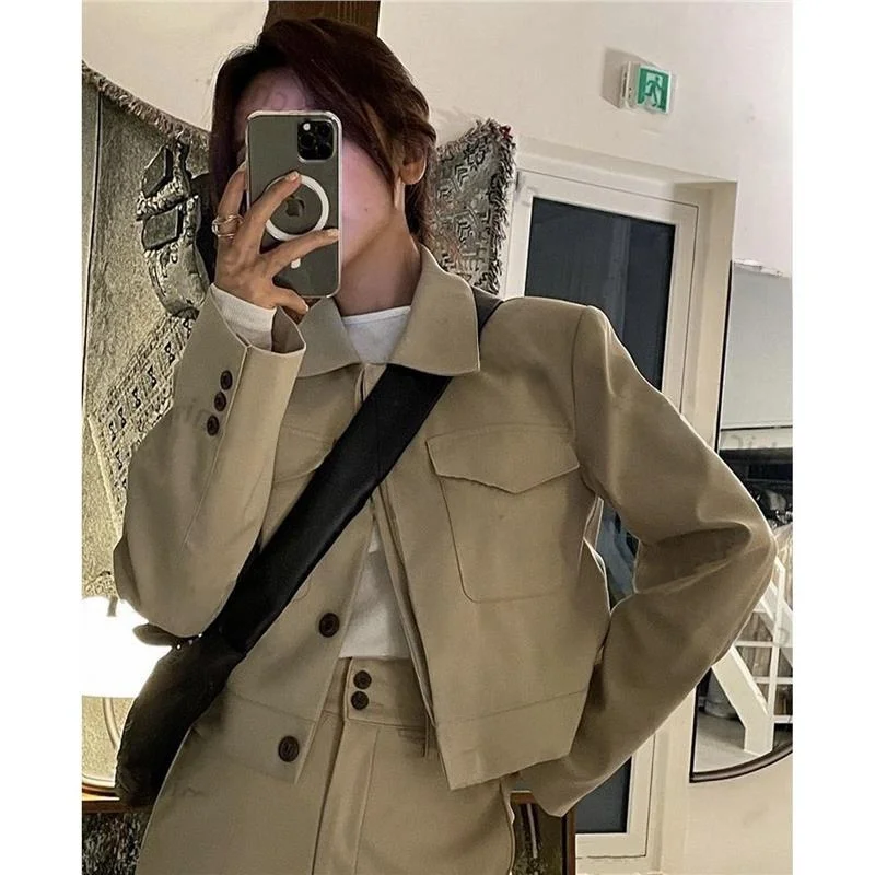 

Korean Sle Loose Fit Single Button Chic Collar Khaki Color Women's Jaet Long Sve Pure Color Faionable Outerwear