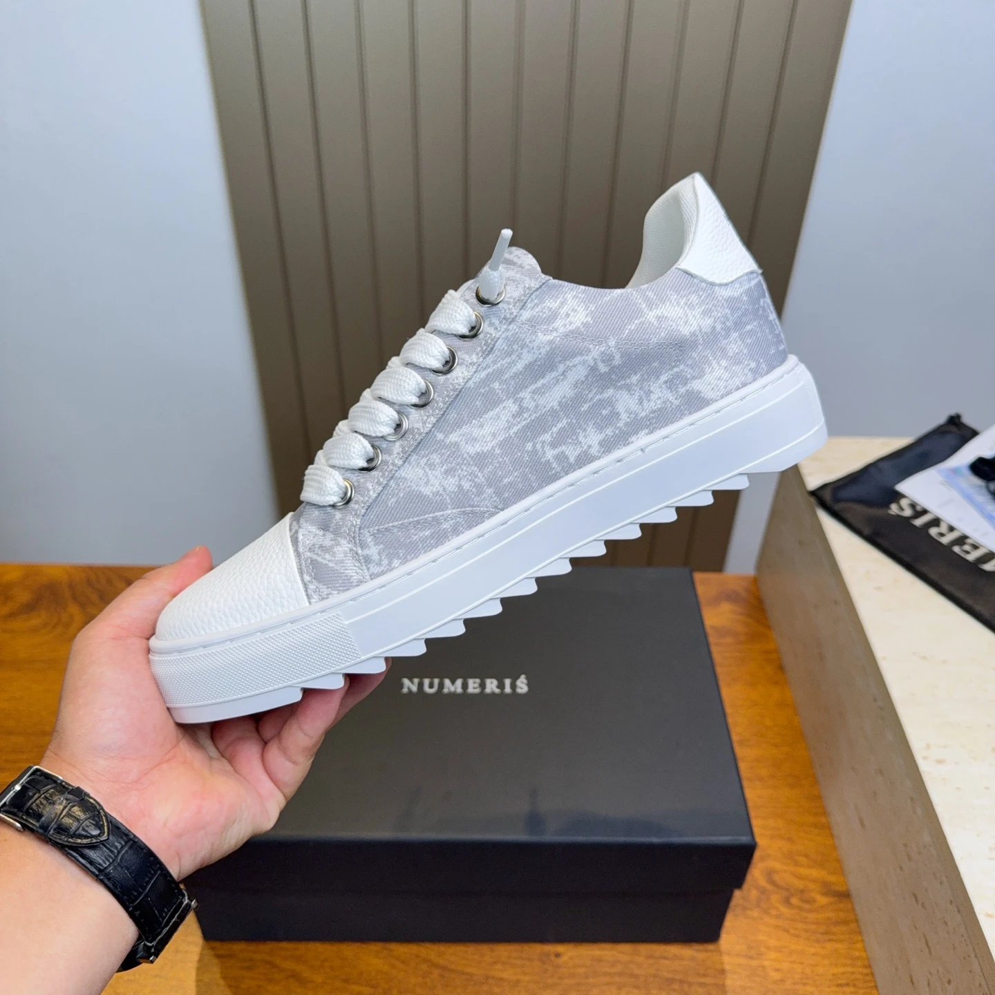 Brand on Sale Retro Denim Platform Casual Sneakers Unisex Lace-up Low-top Watermark Sneakers Versatile Outdoor Walking Shoes