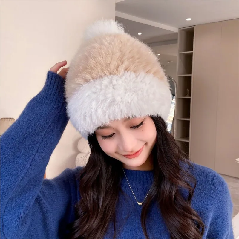 A woolen hat for women in winter warm and sweet making the face good Small fur thick ear-protecting knitted headscarf