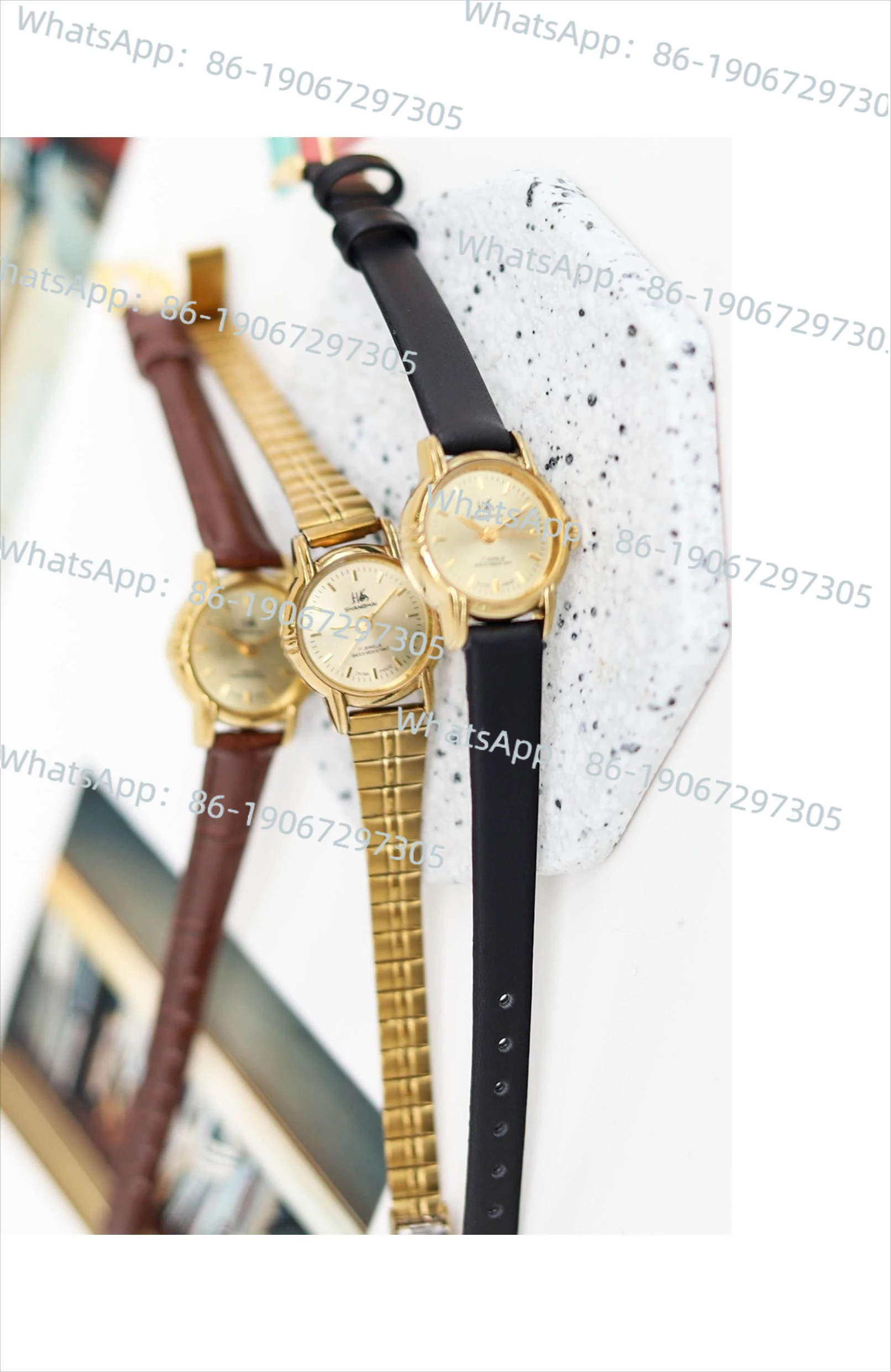 

Шанхай сделано в 1990-х годов Ретро ностальгические позолоченные кожаные маленькие медные женские часы с ручным управлением Механические компактные