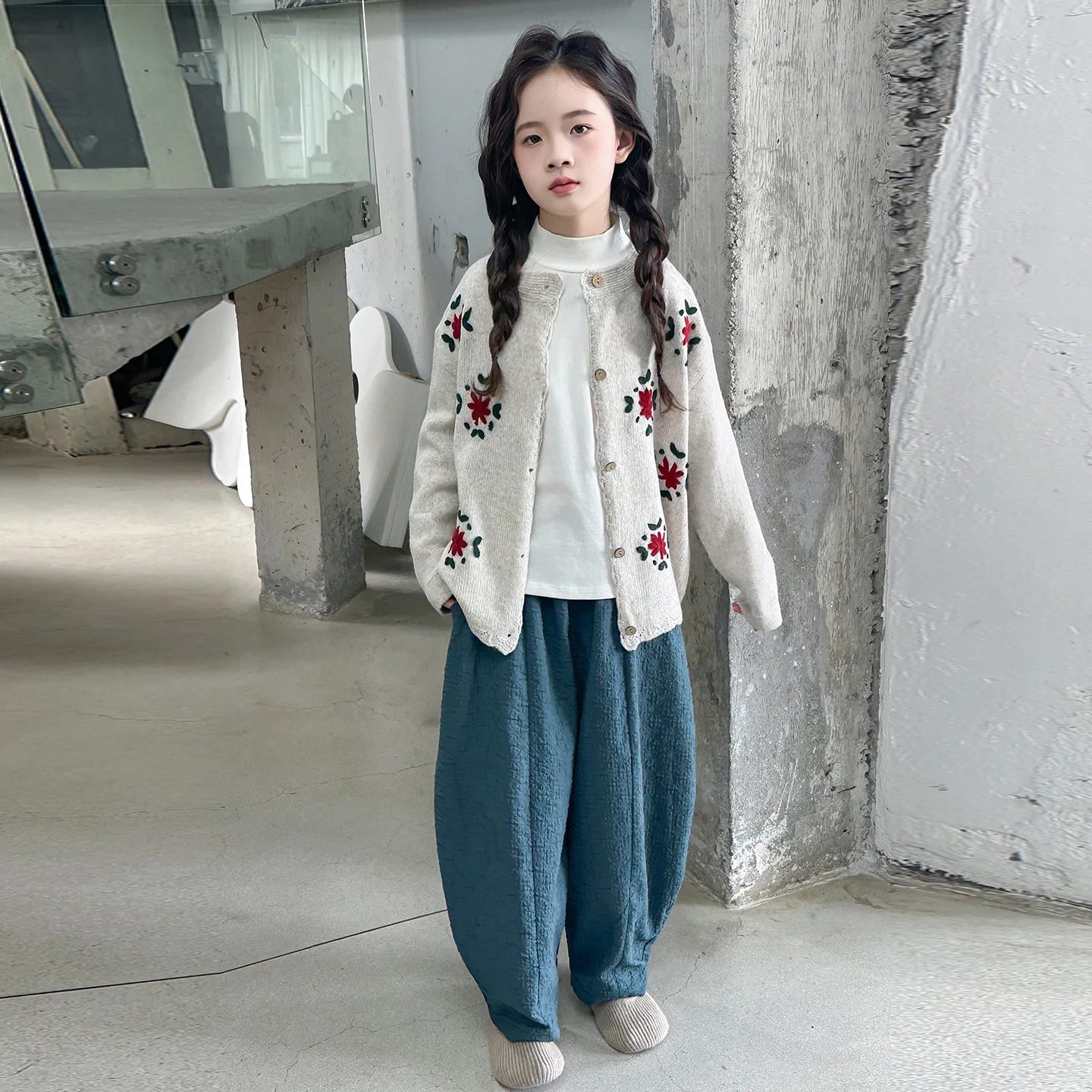 

Детский комплект из двух предметов для девочек, осеннее вязаное пальто с вышивкой для школьниц, детские шаровары для девочек, повседневный комплект для маленьких девочек