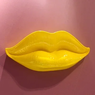 Creative Big Lip Sculpture, Modern Red Lips Ornament, KTV Bar Club Decor, Resin Theme Wall Decoration, Artistic Centerpiece