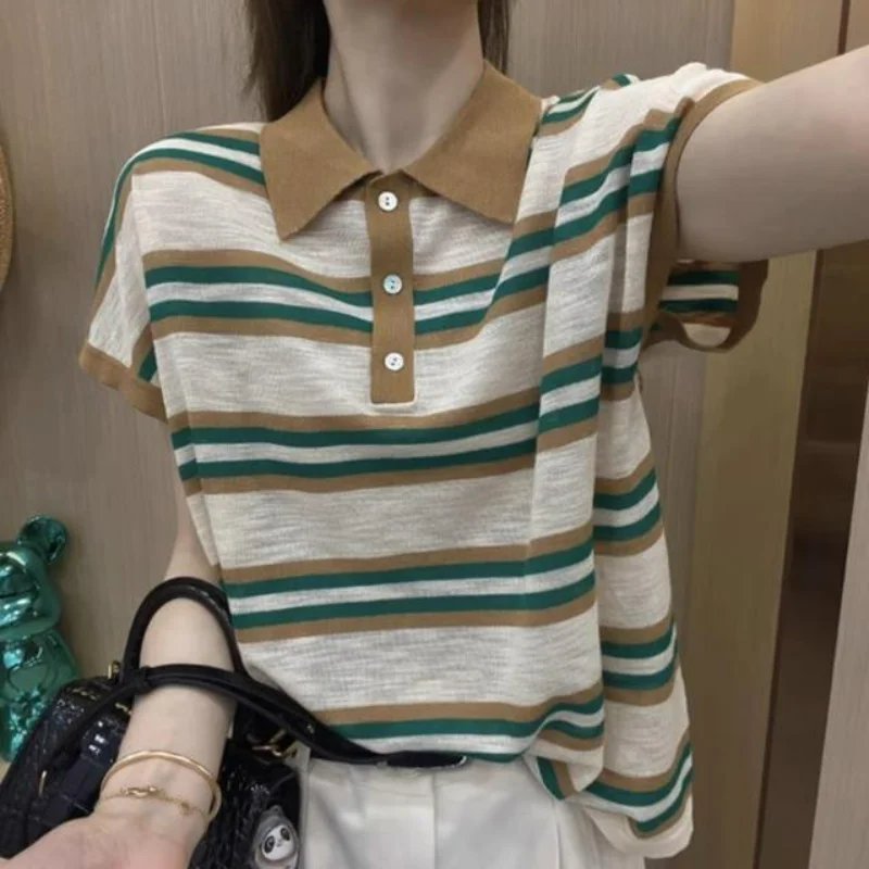 Polo a maglia sottile a maniche corte a righe estive bottone di bellezza giovanile da donna coreano semplice Casual Versatile Top abbinato ai colori