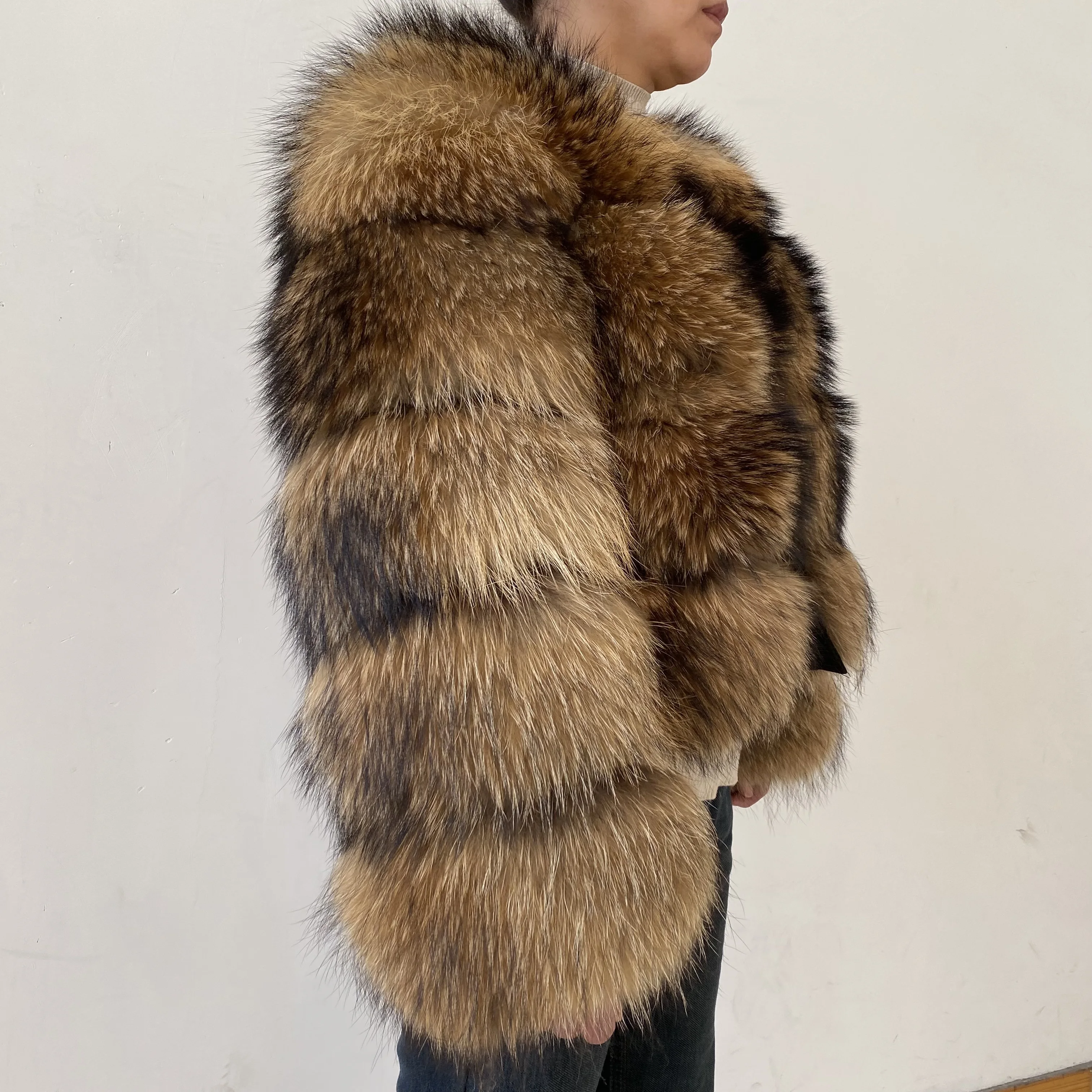 Women's ultra warm winter fur clothing, fashionable style of coon dogskin leather fur coat with thick fur, natural fox fur leath