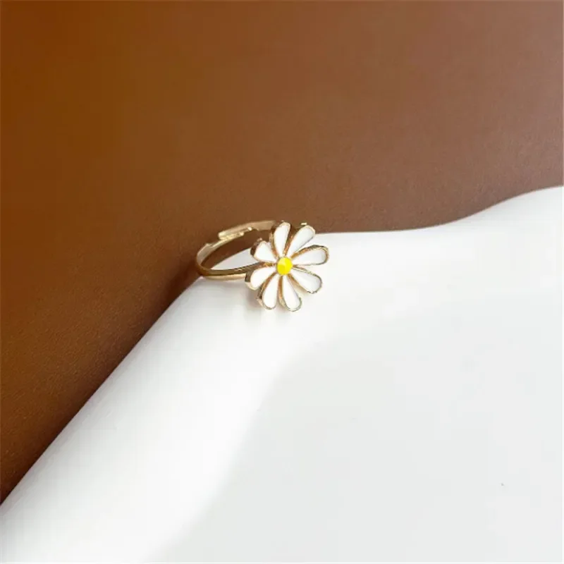 Fashion Trend Unique Design Elegant Delicate Simple Small Daisy Flower Ring Bracelet Necklace Women Jewelry Party Premium Gift