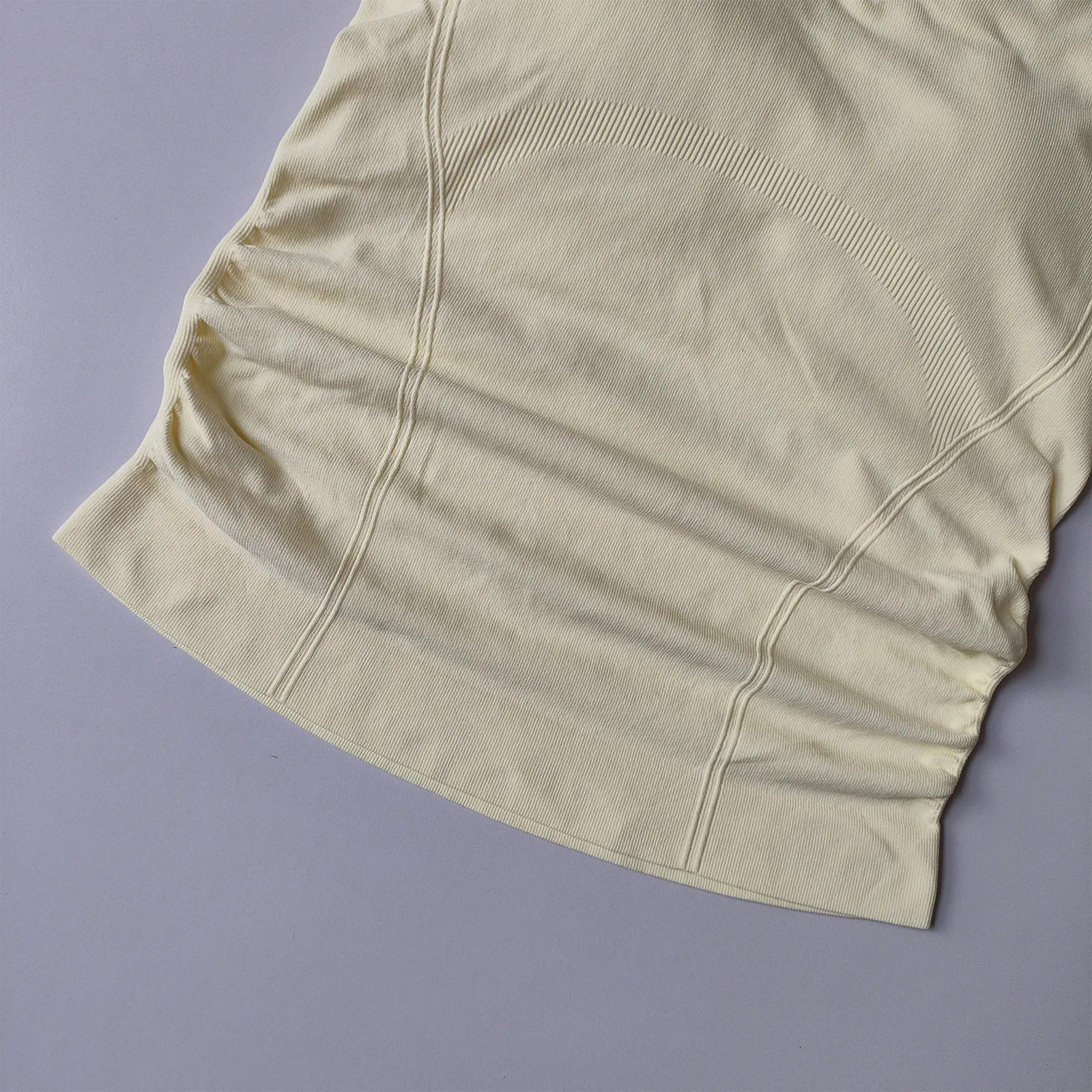 Damen Racer-Back Yoga-Top mit Brustpolster, schnelltrocknend, elastisch, ärmellos, Sporttop für Lauftraining und Fitnesskleidung – Detail 10