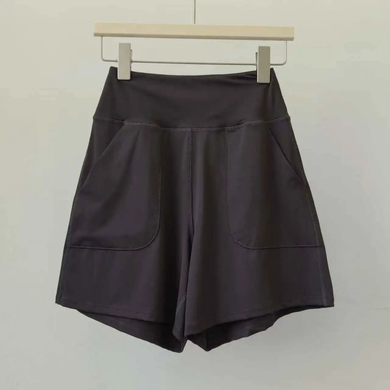 Yoga-Dreiviertelhose für Damen, hohe Taille, lässig, zum Laufen, Training, schlankmachend, schnelltrocknend, locker und atmungsaktiv, Sportshorts – Detail 4