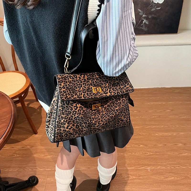 

Stylish Crossbody-Bag In Leather Material For Women, Popular Shoulder Bag By Famous Designer, Elegant Handbags