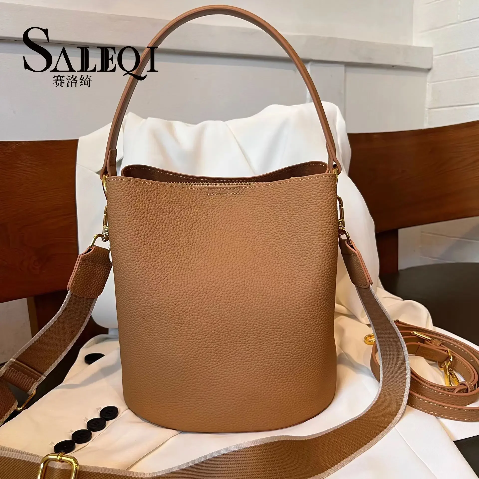 New soft cowhide bucket bag with wide shoulder straplarge capacity contrasting color handbag commuting women\'s bag