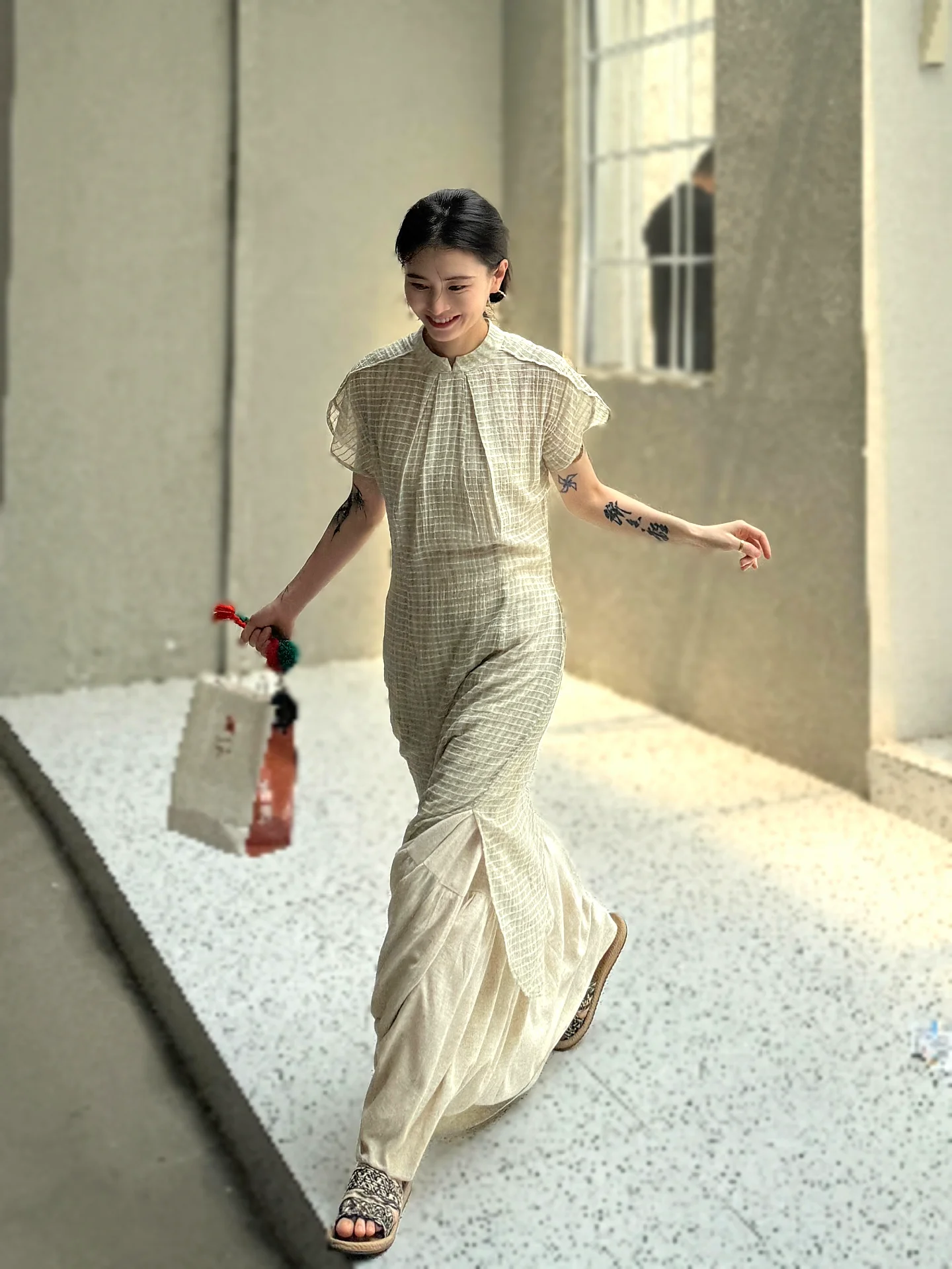 

Премиум-пеньюар из льна с бархатистой текстурой, клетчатым узором, стройнящим дизайном, в комплекте с накидкой, модифицированный традиционный китайский стиль