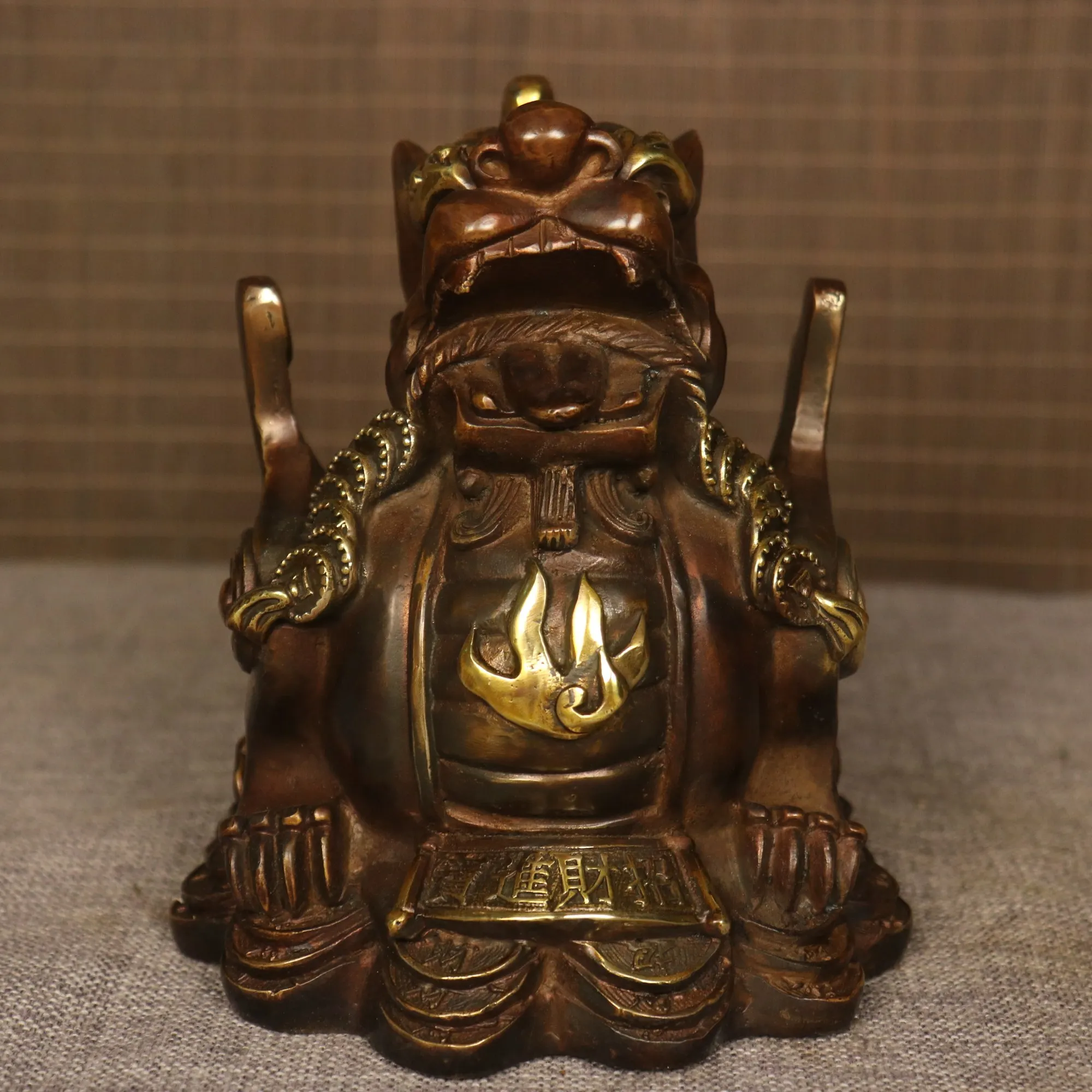 

Exquisite Pure Copper Pixiu Statue - Lifelike Feng Shui Decoration for Living Room, Business Opening, and Home Decor