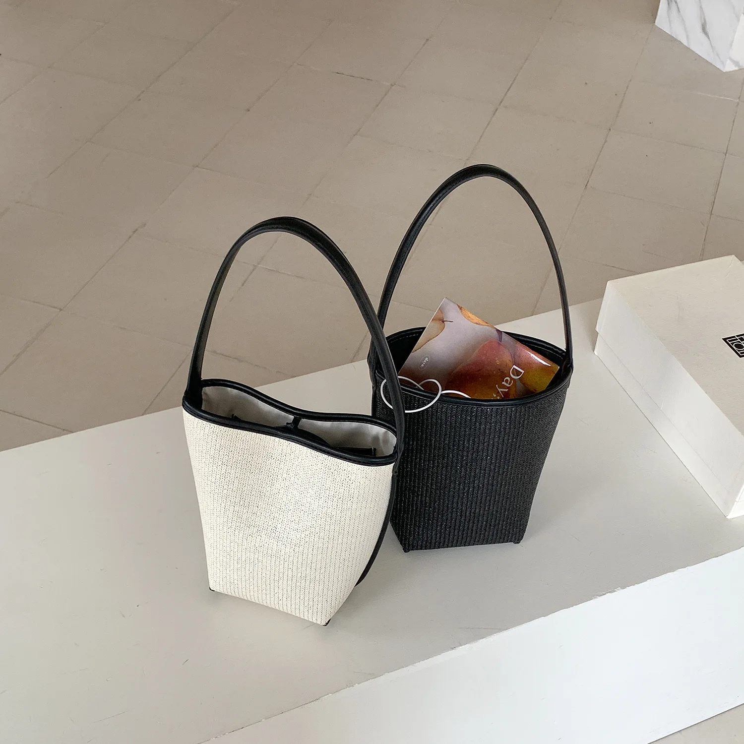 2026 New round Cylinder Bucket Bag Women's Unique Design Handheld Single Shoulder Bag Fashionable Versatile Underarm Bag for Wom