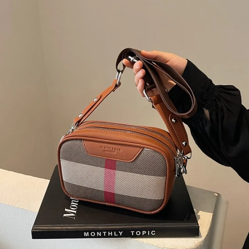 

Женская сумка-кроссбоди с цветными блоками, стильная маленькая квадратная сумка через плечо с широким ремнем, модная и шикарная, идеально подходит для повседневного использования