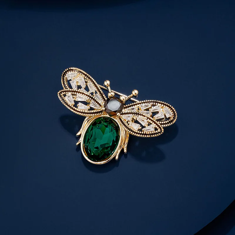 Lindo broche de abeja pequeño, temperamento de sentido del diseño de nicho femenino de alta gama, temperamento de ramillete, pin antiluz, accesorios de ropa
