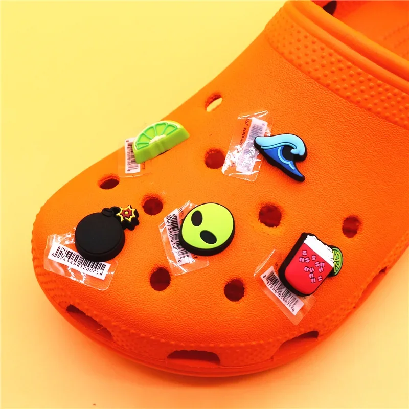 Original 1 stücke Alien Drink PVC Schuh Charms Zubehör oberen Dekorationen Meeres welle Zitronen bombe Clog Designer Schnalle Mini Kinder Geschenke