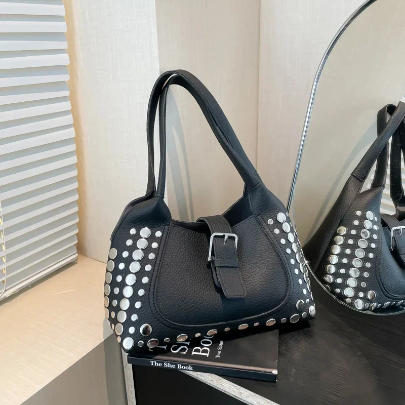 

2025 New Sweet Cool Rivet Bucket Bag for Women Personalized Fashionable Women's Shoulder Bag Trendy Motorcycle Handbag