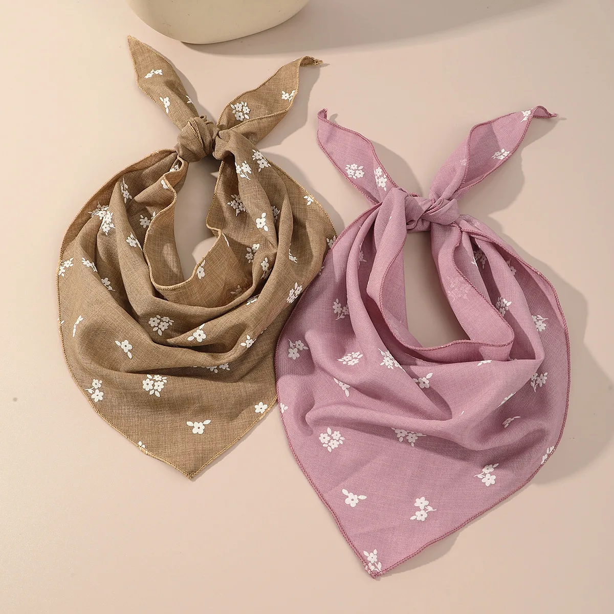 

Printed Women's Fashion Headscarf for Fitness Yoga Multi-Purpose Sweat-Absorbing Scarf with Daisies Print Decoration