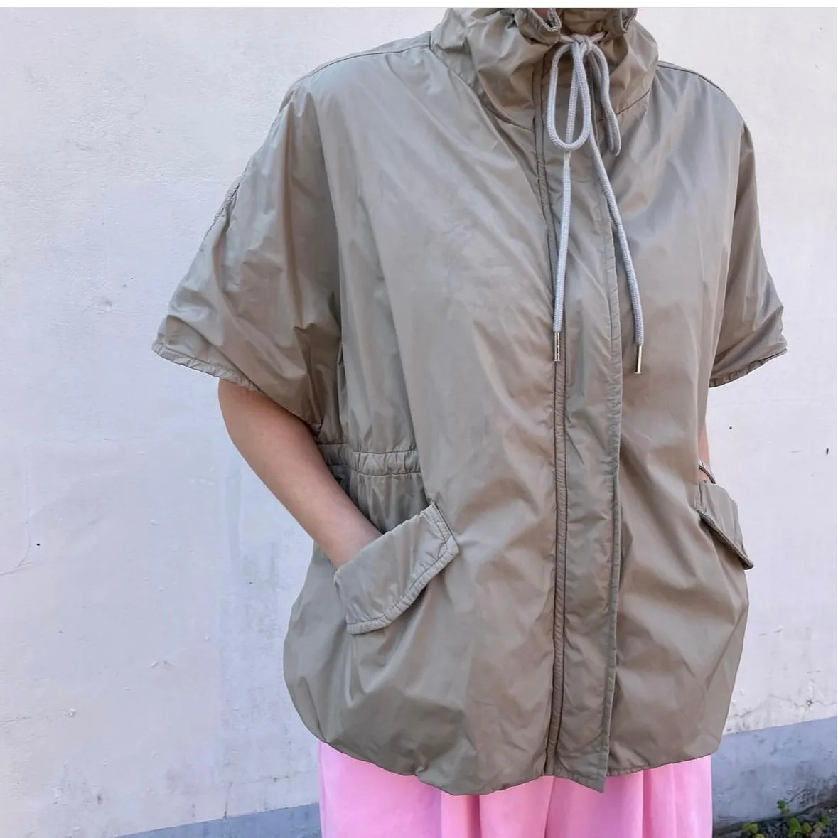 

Женский свободный крой, повседневный жилет с капюшоном, модный утягивающий дизайн, универсальная весенне-летняя корейская верхняя одежда