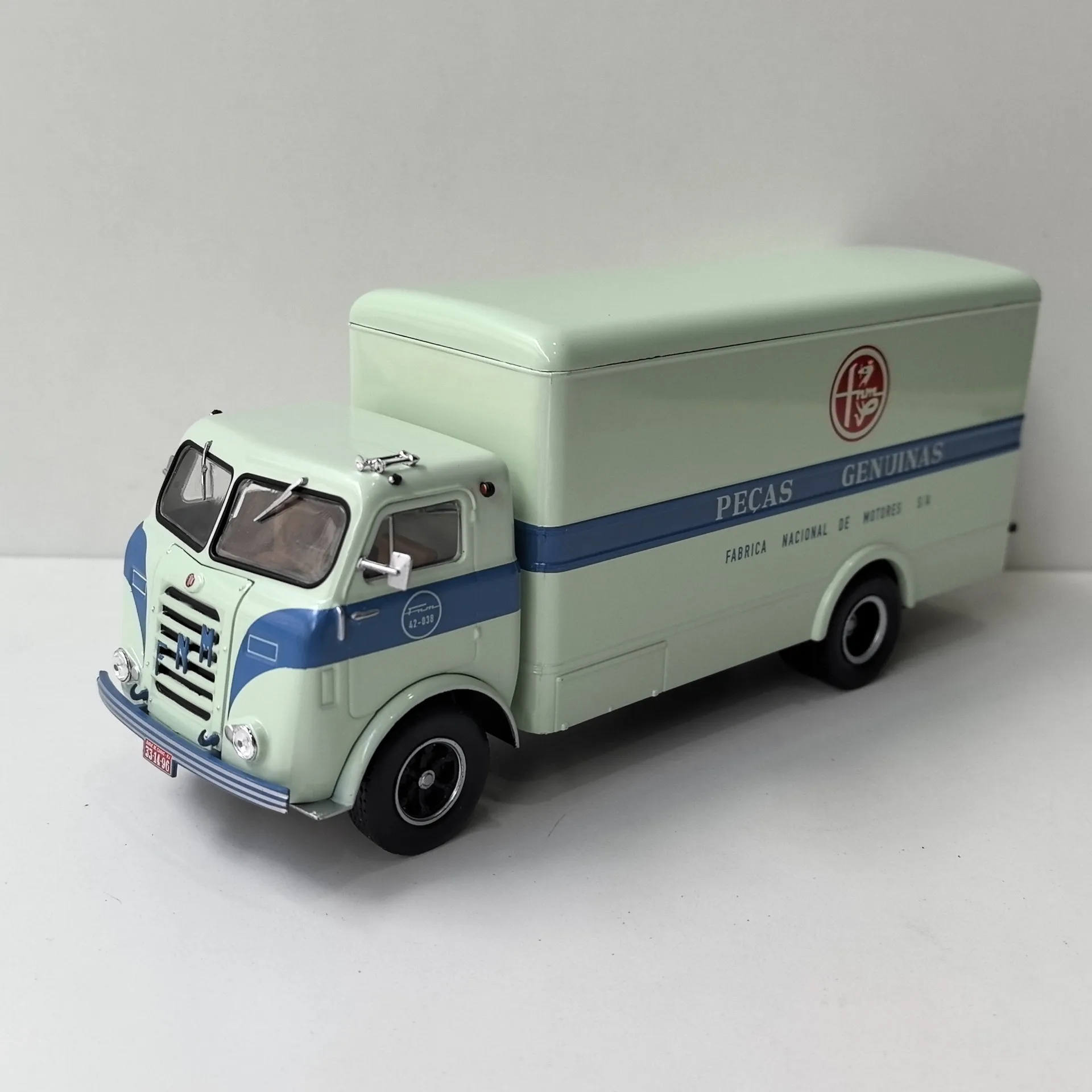 Druckguss IXO 1:43 Maßstab FNM D11000 LKW Van Automodell Frontlegierungskörper Kunststoffauto Modell Sammlerstück Spielzeug Geschenk Souvenir Display