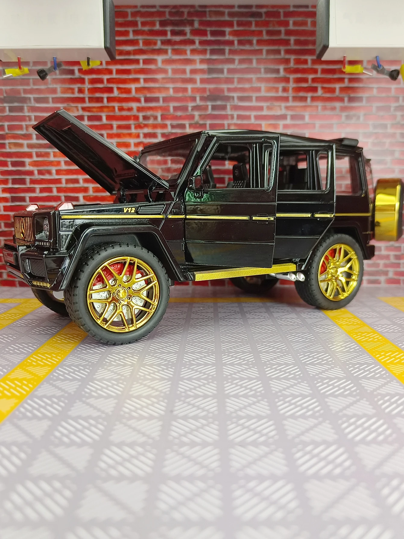 1:24 محاكاة نموذج مركبة للطرق الوعرة من سبيكة مرسيدس بنز G63، مجموعة ملحقات السيارة، يمكن فتح الباب