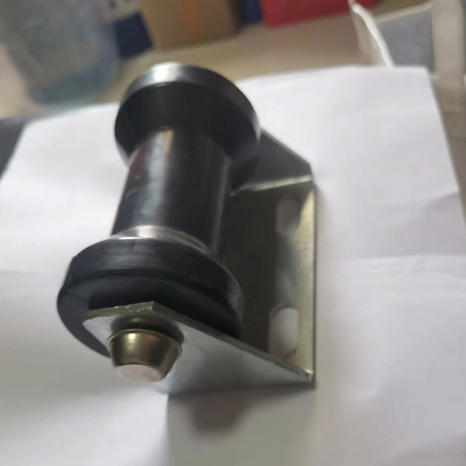 Hull Alignment Support Boat Trailer Hardware Caoutchouc Guide Roller and Metal Bracket for Loading Operations view 2