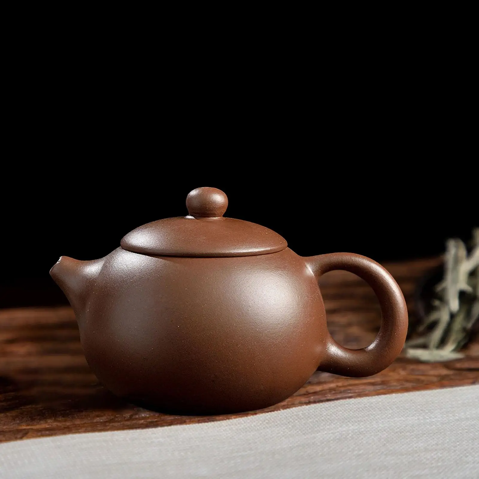 Traditional Zisha Teapot Crafted Tea Maker Classic with Ball Infuser Decoration Loose Tea Handmade Chinese Antique Teapot