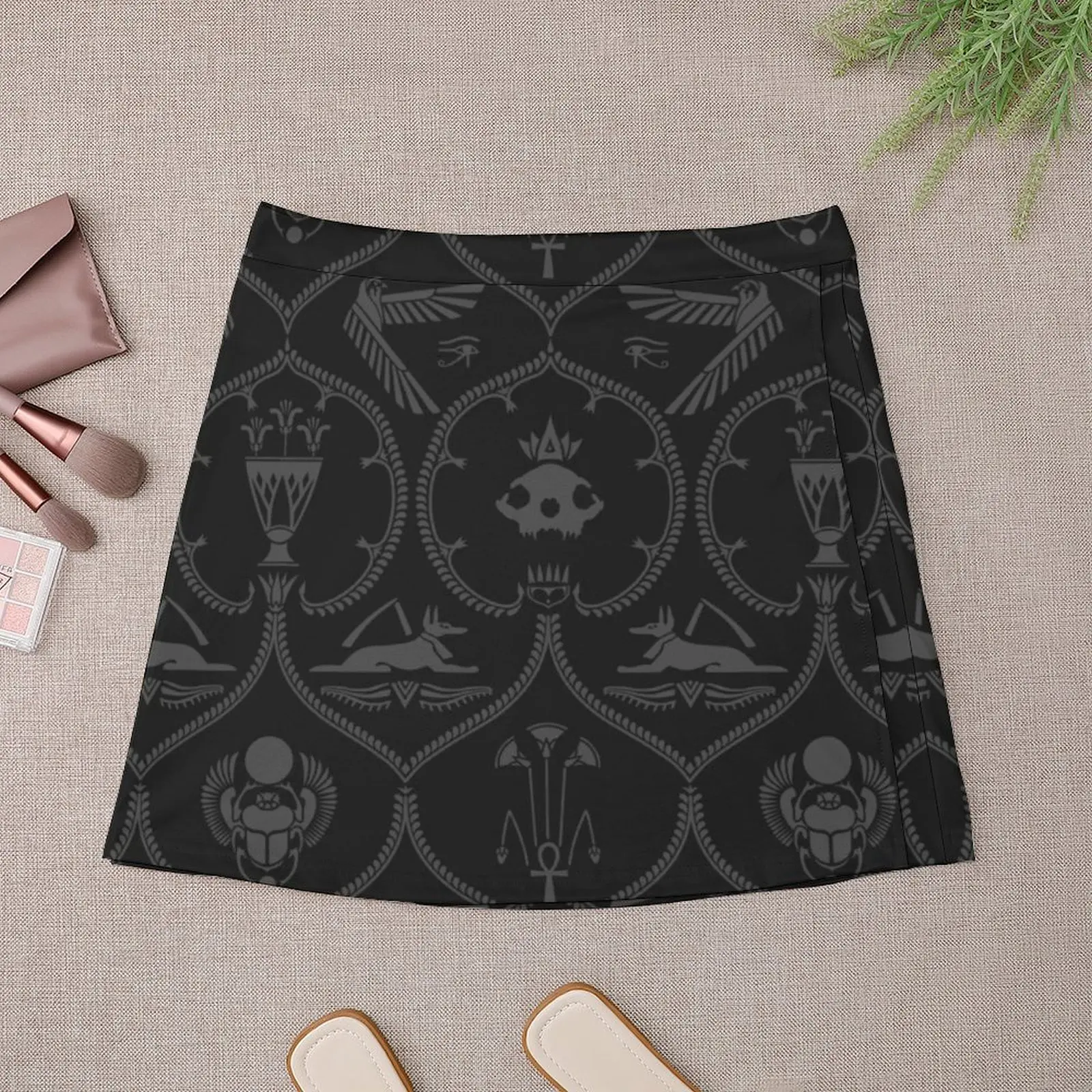 Ancient Egypt: Cat guardian of - Luxury Lifestyle Shorts 리뷰 및 가격