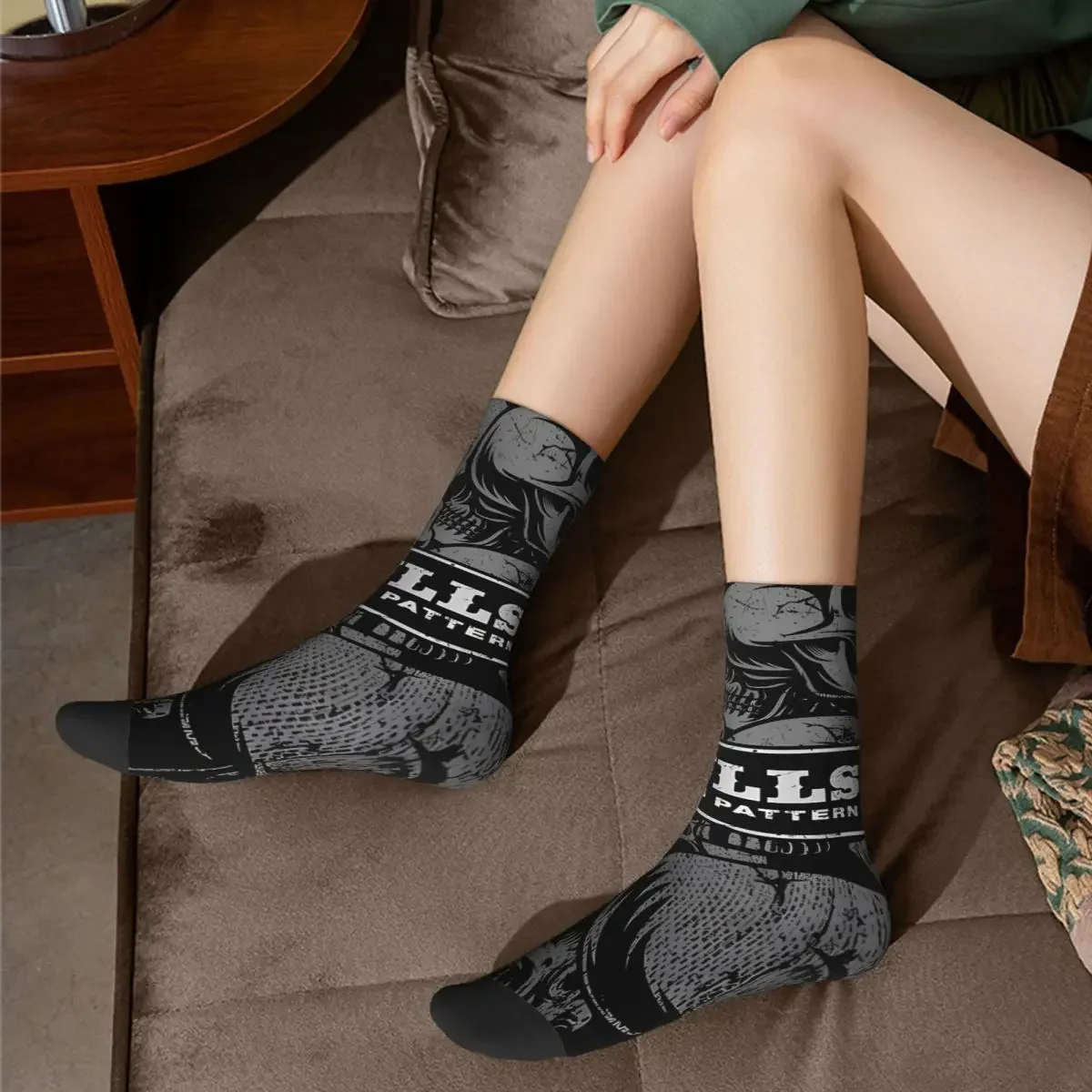 Lustige Herren socken Grunge Schädel auf dunklem Hintergrund Vintage Grunge Schädel Hip Hop lässig Crew Socke Geschenk muster gedruckt