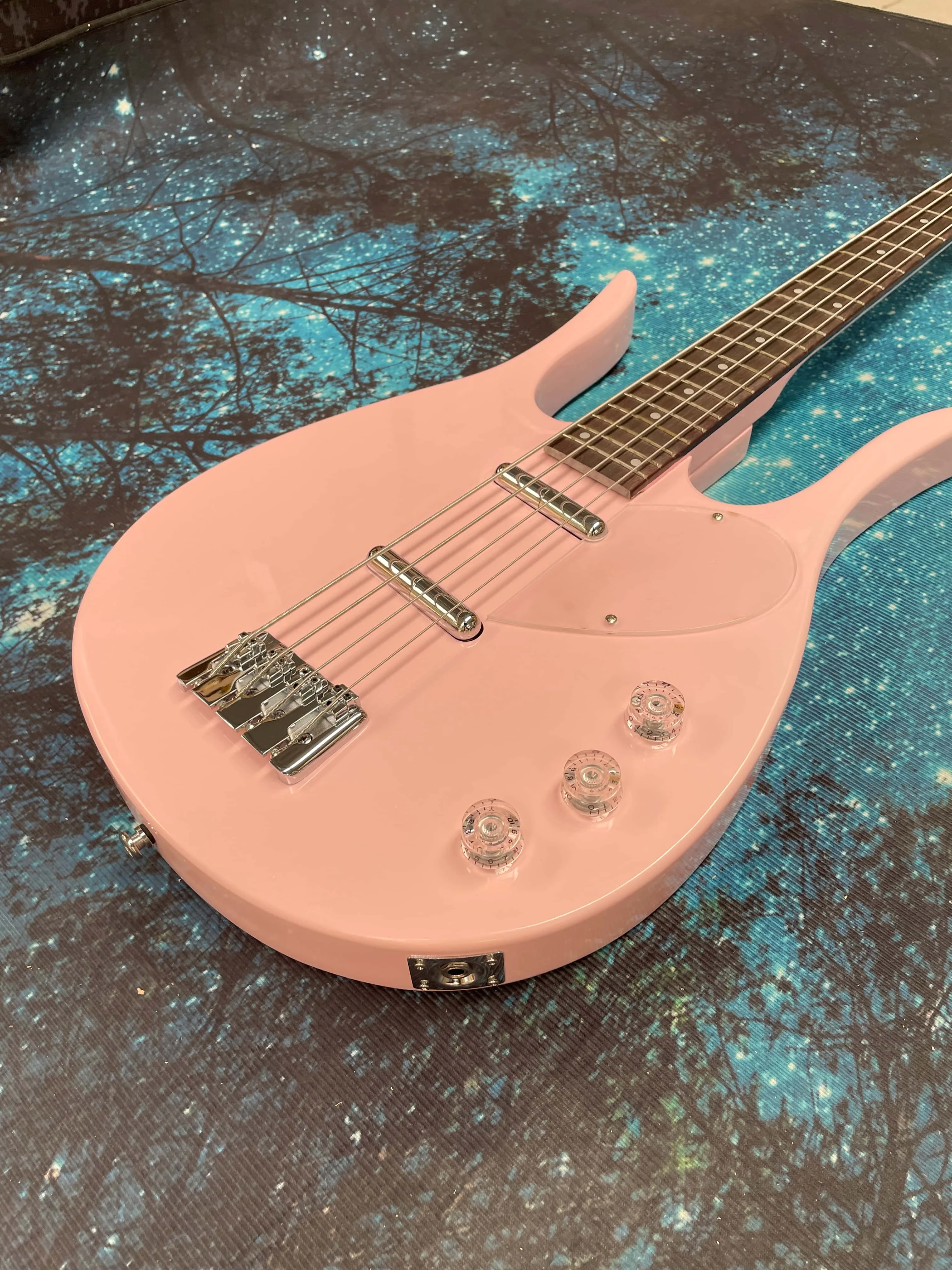 4-string bass electric guitar,water-drop-shaped pastel pink finish highly recognizable guitar guitars,beginner electric guitarra