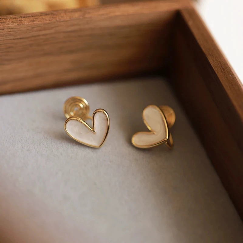 orecchini-a-spirale-raytimone-a-forma-di-cuore-con-pittura-a-olio-bianca-da-donna-senza-piercing