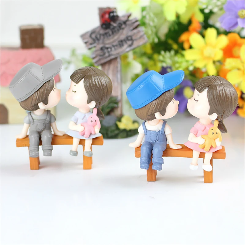 New 2pcs Valentines Day Gift for Girlfriend Boyfriend Lovers Couple Kiss Resin Doll Wedding Gifts for Guests Bridesmaids Gifts