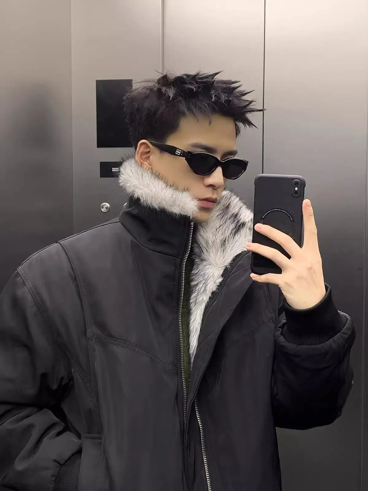 

Thiened Cotton Work Jaet Men's Winter Coat with Fur Collar Deconstructed Sle Casual Warm Zipper Closure ort Length