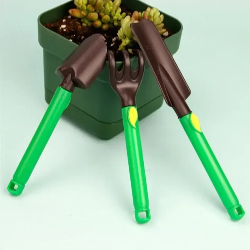 3 pezzi Kit di attrezzi da giardinaggio per bambini strumenti da giardinaggio sicuri in plastica/legno pala succulenta che pianta il giocattolo di sicurezza del rastrello della pala del fiore