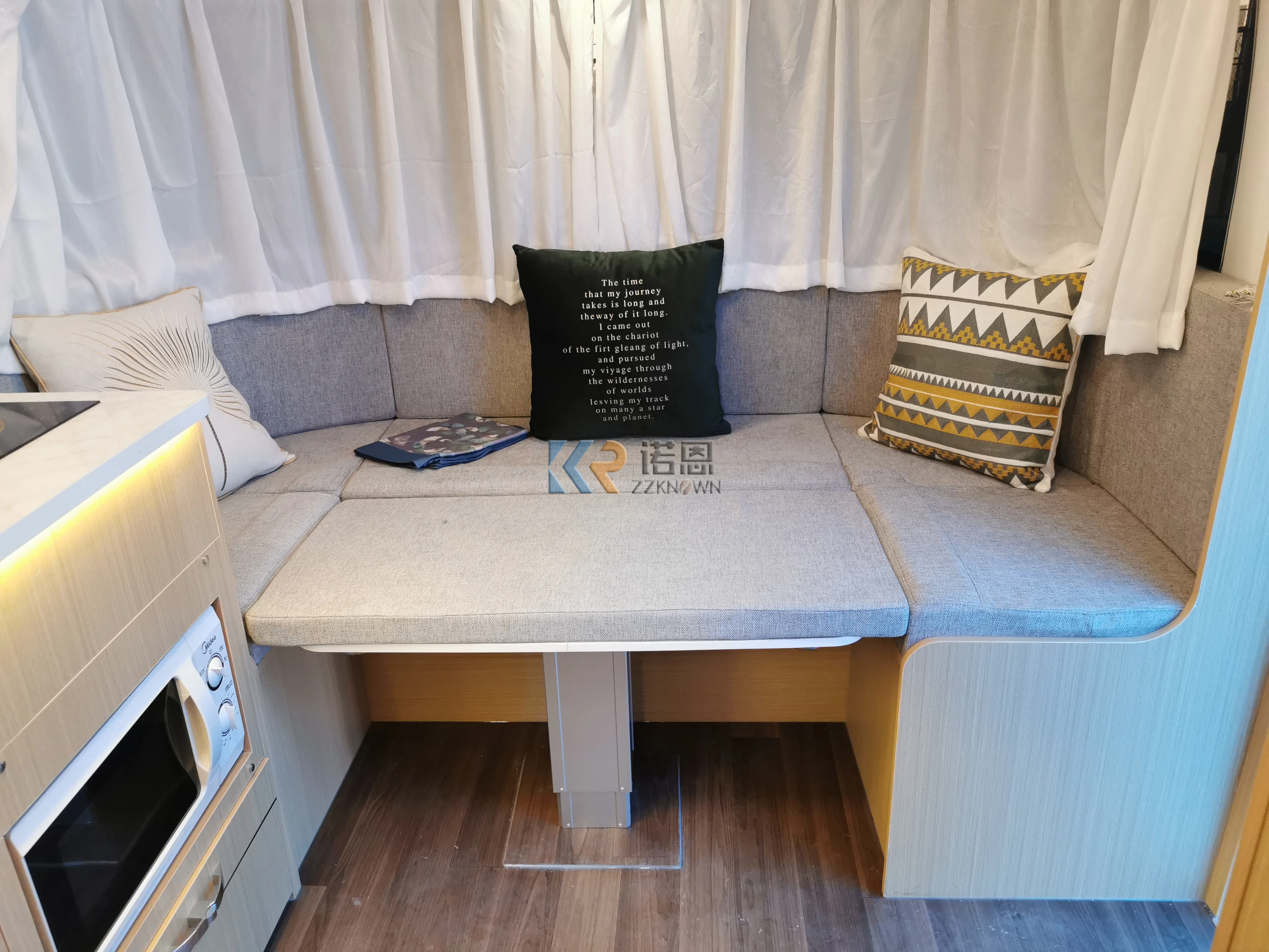 Nuovi rimorchi da viaggio mobili personalizzati in stile roulotte all'aperto Camper per camper con accessori per auto