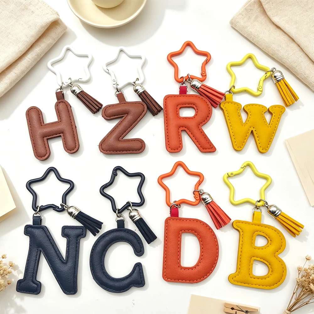 A-Z Alphabet Namens-Initialen Schlüsselanhänger Buntes PU-Leder Stern Quaste Schlüsselring Niedlicher Taschenanhänger Personalisiertes Mädchengeschenk – Detail 1