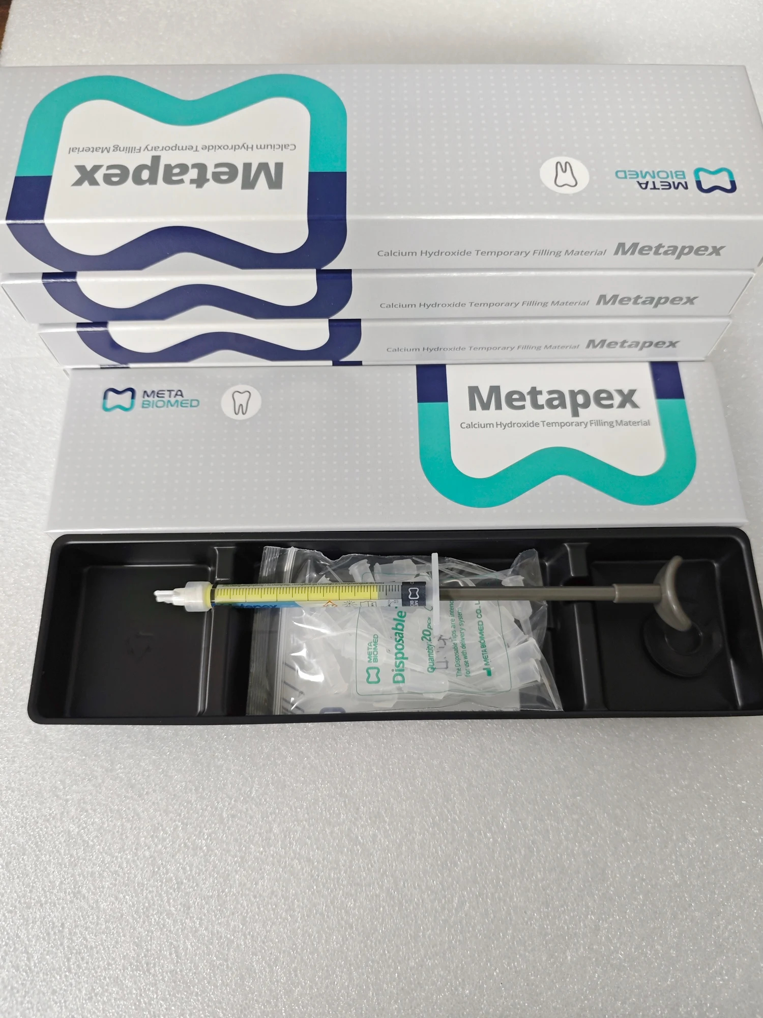 

Материал для пломбирования корневых каналов Metapex, гидроксид кальция, стоматологический продукт, Южная Корея, 2,2 г/упаковка, с одноразовой иглой, материалы для ротовой полости