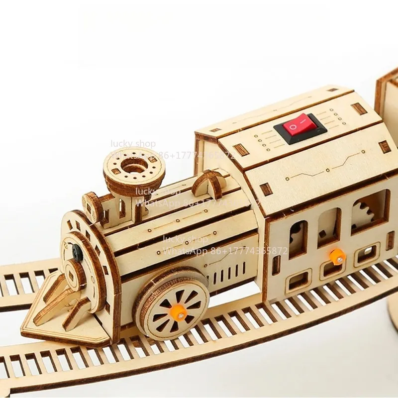 Movable Vintage Steam Train Wooden Ornament, Mechanical Desktop Display Decor Holiday Gift