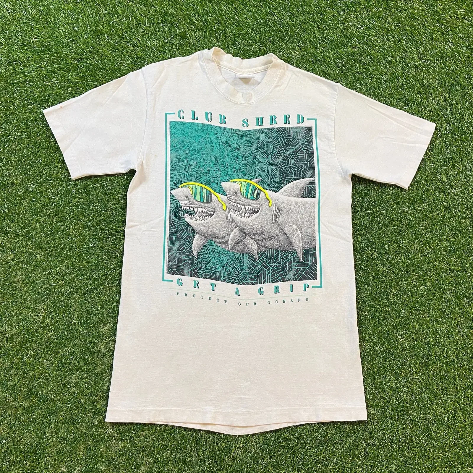 Vintage Club Shred T Shirt Anvil Made USA Size Small S Classic Gym Workout Gear Exercise Weights 1990s 90s Hawaii vintage