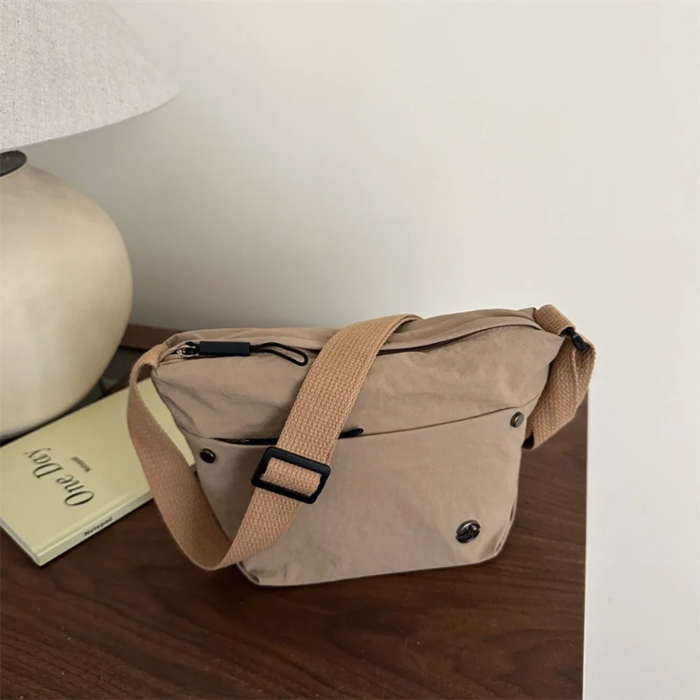 Ultra-light Nylon Crossbody Bag for Women Adjustable Wide Strap Lightweight Women's Bag Zipper Closure Stylish Messenger Bag