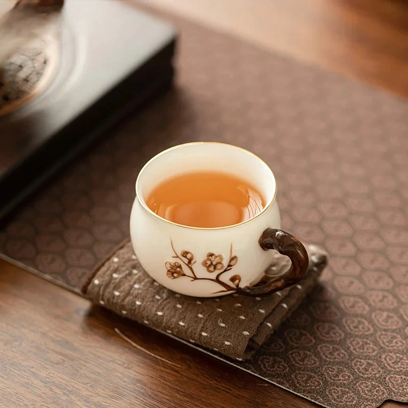 80 مللي بوتيك لحم الضأن الدهون اليشم الخزف فنجان الشاي اليدوية الإغاثة زهر البرقوق كوب رئيسي تذوق القهوة القدح النساء الكونغ فو Teaset