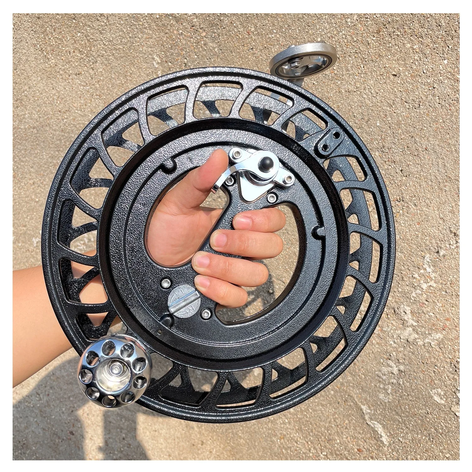 

Outdoor Fun Large Kite Metal Reel for Adults Professional Kite Wheel for Big Kite Inflatable Kite Flying Outdoor Toys