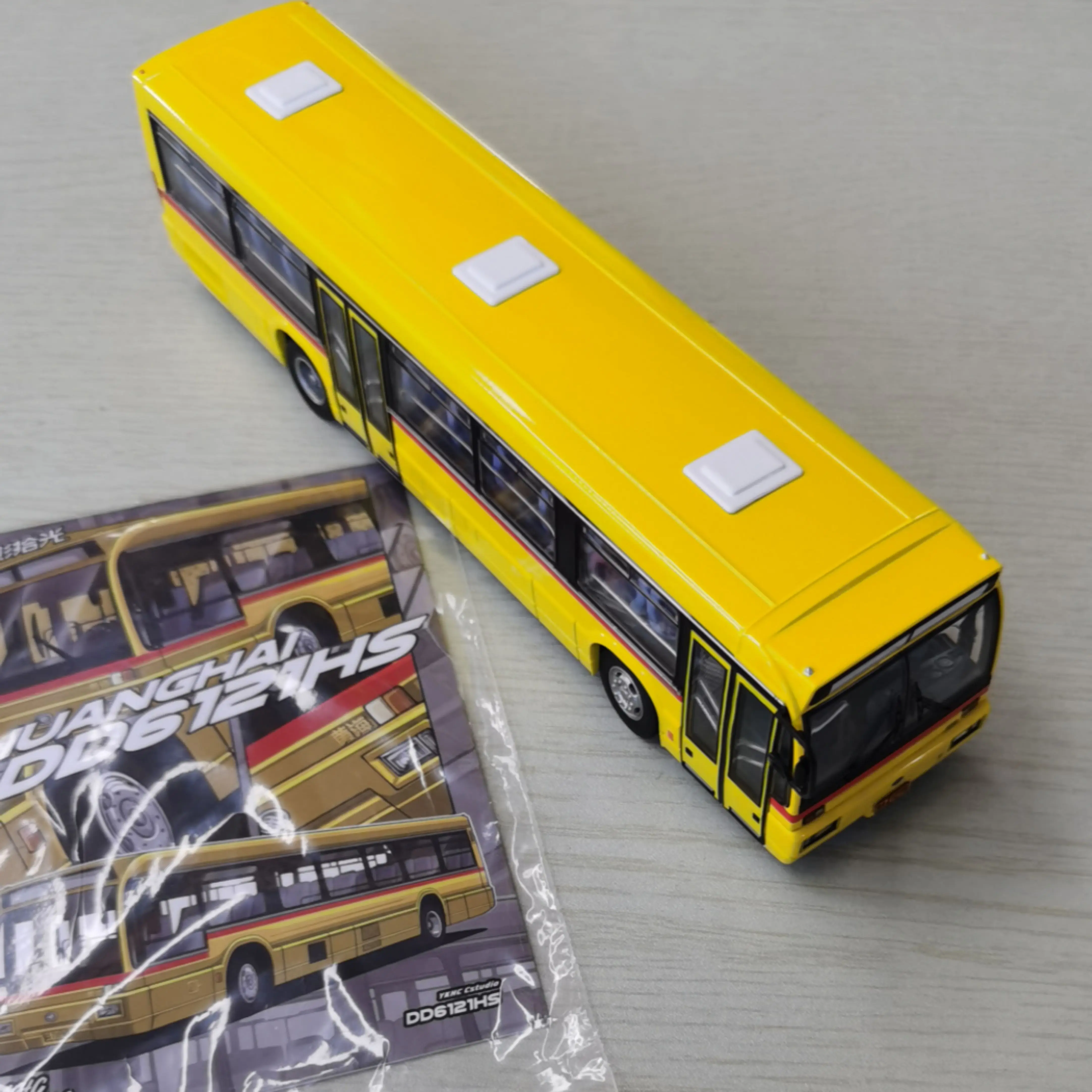 Diecast 1:64 Maßstab Auto Shadow Shiguang DD6121HS Gelb Meer Bus Auto Modell Sammeln Spielzeug Geschenk Souvenir Display Ornament