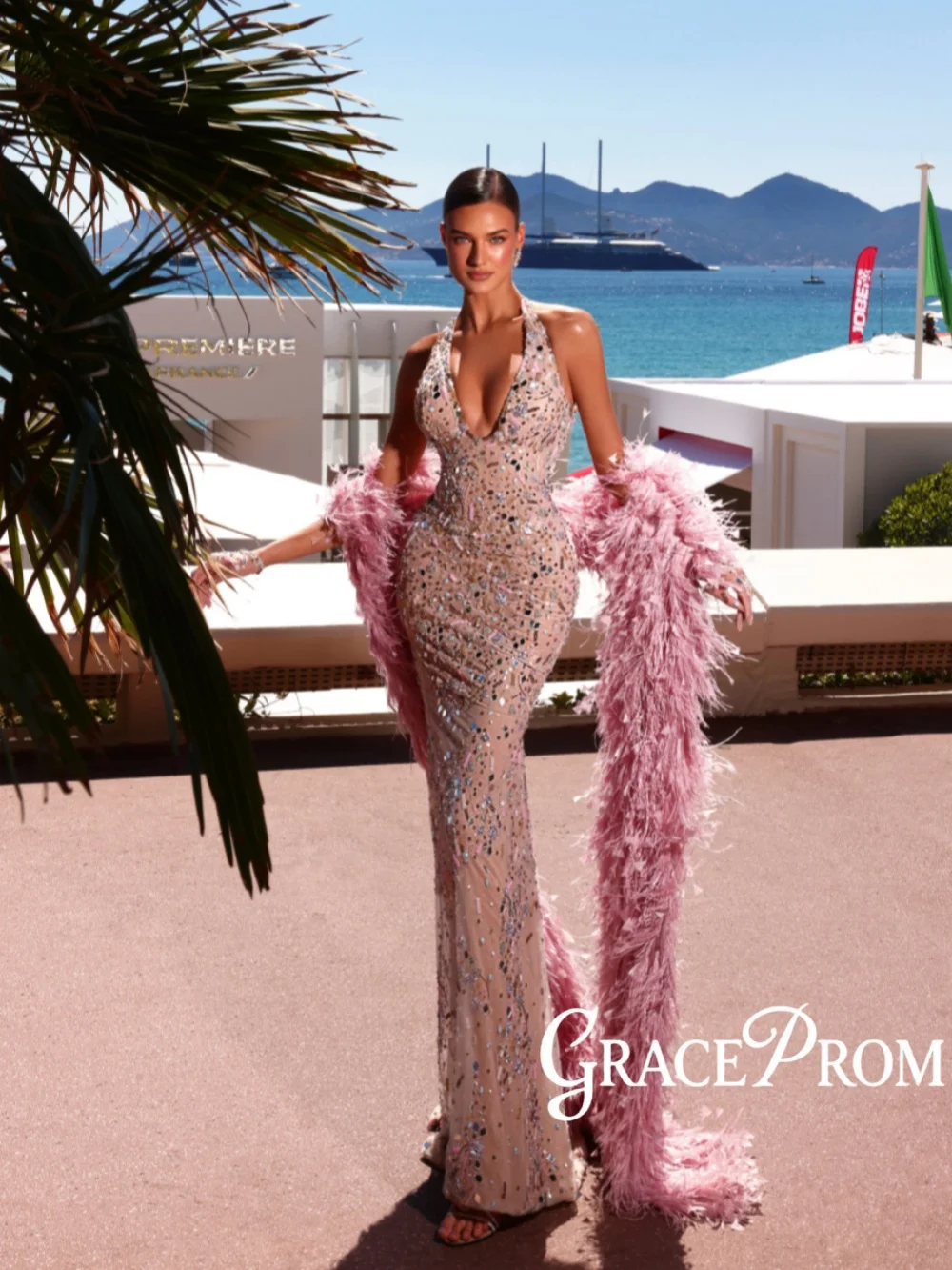 

Pink Luxurious Feathers Evening Dress Dazzling Beaded Mirrors Wedding Party Gown Customized Elegant Modern Halter Banquet Gowns
