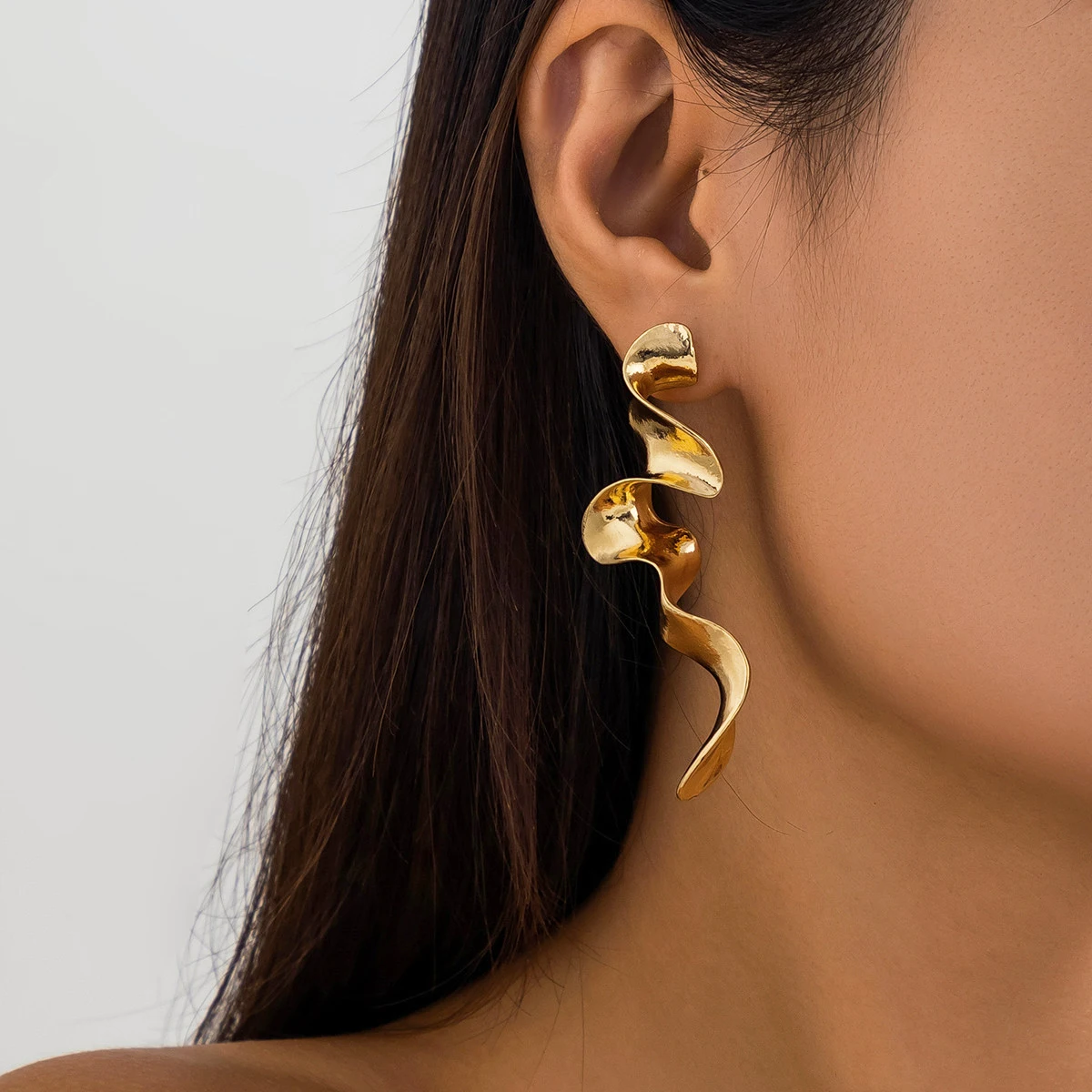 Long Irregular Twisted Metal Bars Stud Earrings for Women Trendy Designer Statement Earrings Accessories 2024 Fashion Jewelry