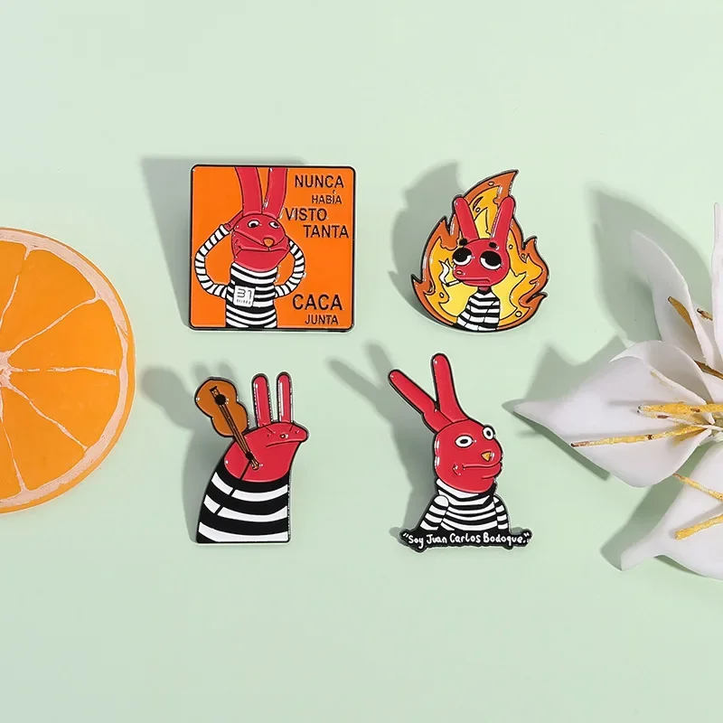 Broche de conejo de animación de dibujos animados de conejo de llama roja, insignia de aleación, accesorios de joyería personalizados, insignias para ropa, alfileres esmaltados