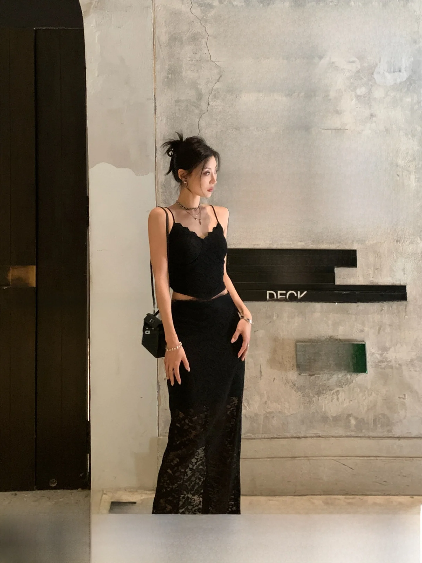 

GV Big Brother Spring New Style Versatile Lace Ribbon Chest Pad Halter Half Skirt Set Design Sense High Waist Spring Fashion