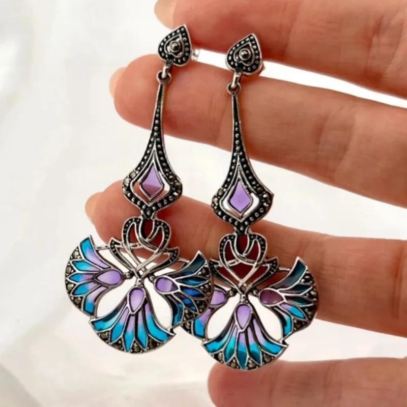 Literarische Vintage-Ohrringe mit farbiger Glasur für Damen, versilberte Anhänger-Ohrringe im Hofstil, Charm-Schmuck