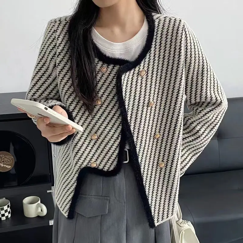 Xiaoxiangfeng New Mink Fur Black and White Diagonal Stripe Top Short Jacket Slimming Cardigan