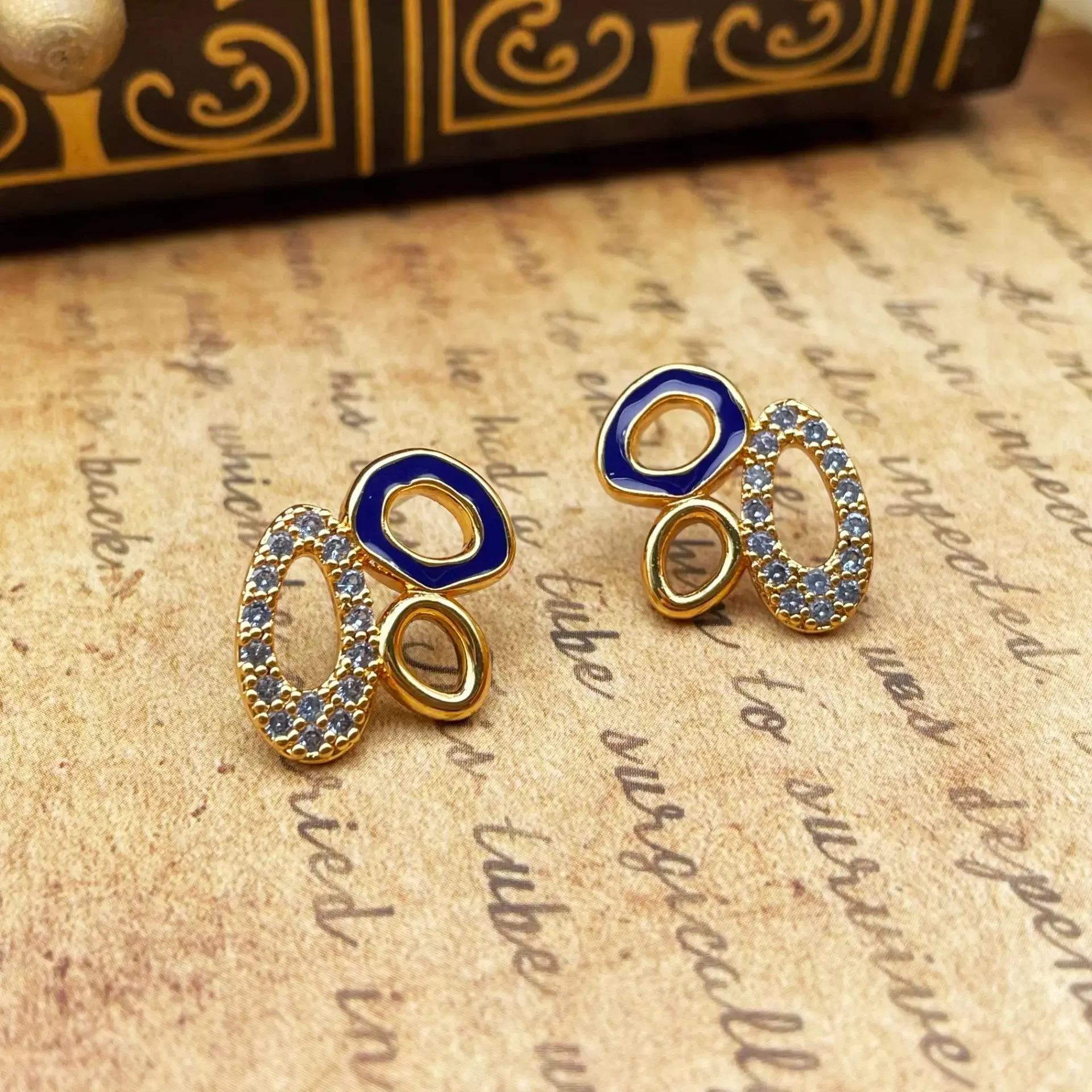 

Irregular hollow dripping oil zircon design sense personality niche earrings