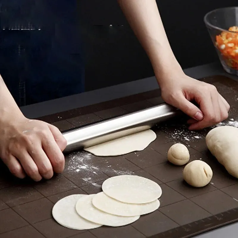 A Stainless Steel Moisture Proof And Drop Resistant Kitchen Baking Tools Household Non-Deformable Rolling Pin Flour Crust Press